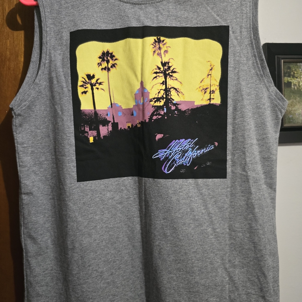 Source Unknown Gray Tank Top with California Graphic